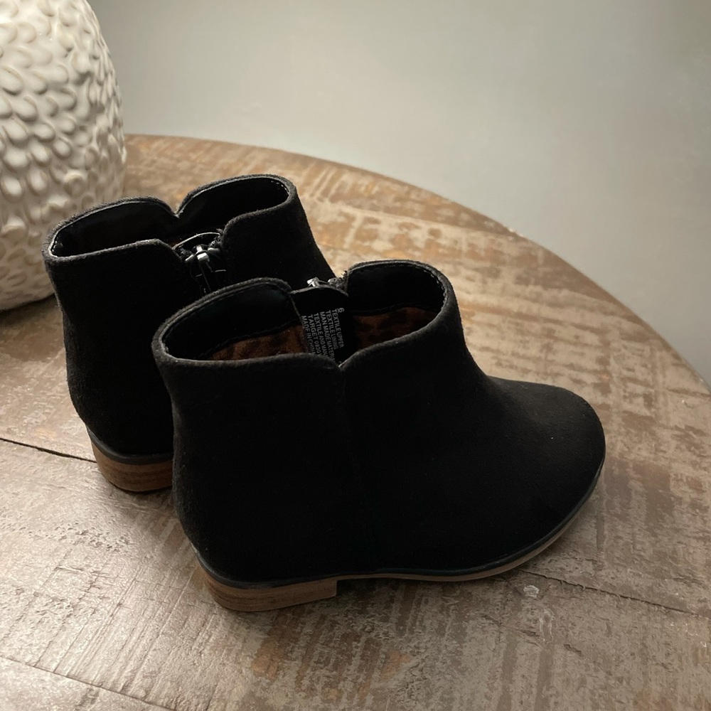 Toddler black booties !